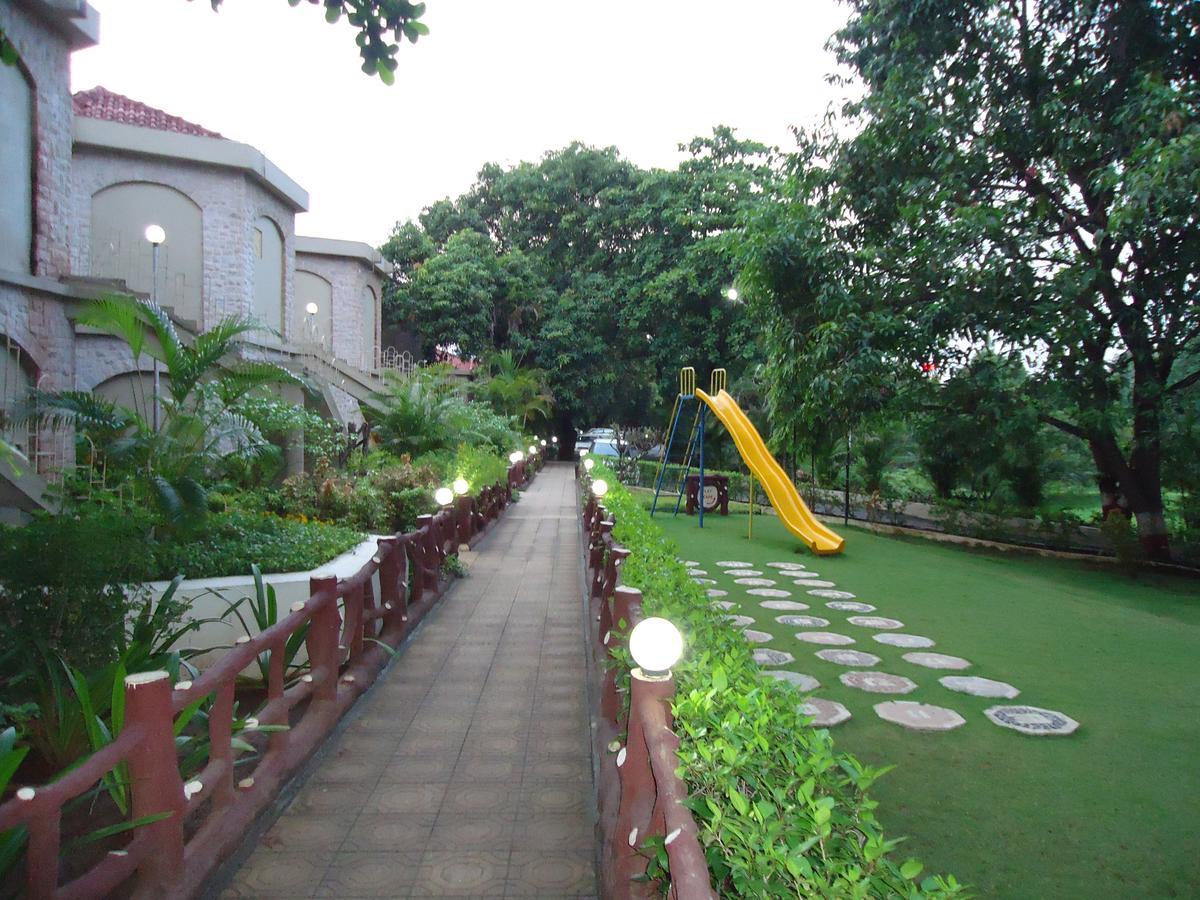 Ras Resort By Treat Silvassa Eksteriør billede